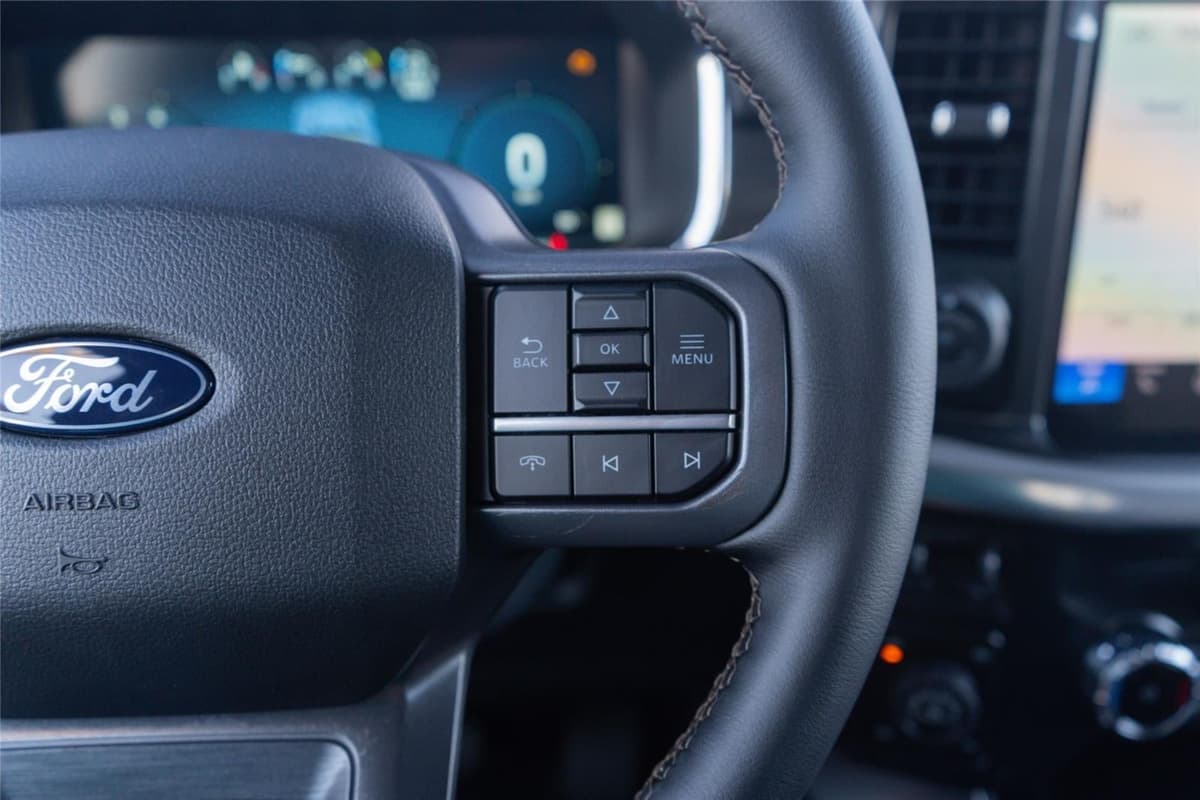 2025 Ford F-150 - Image 12