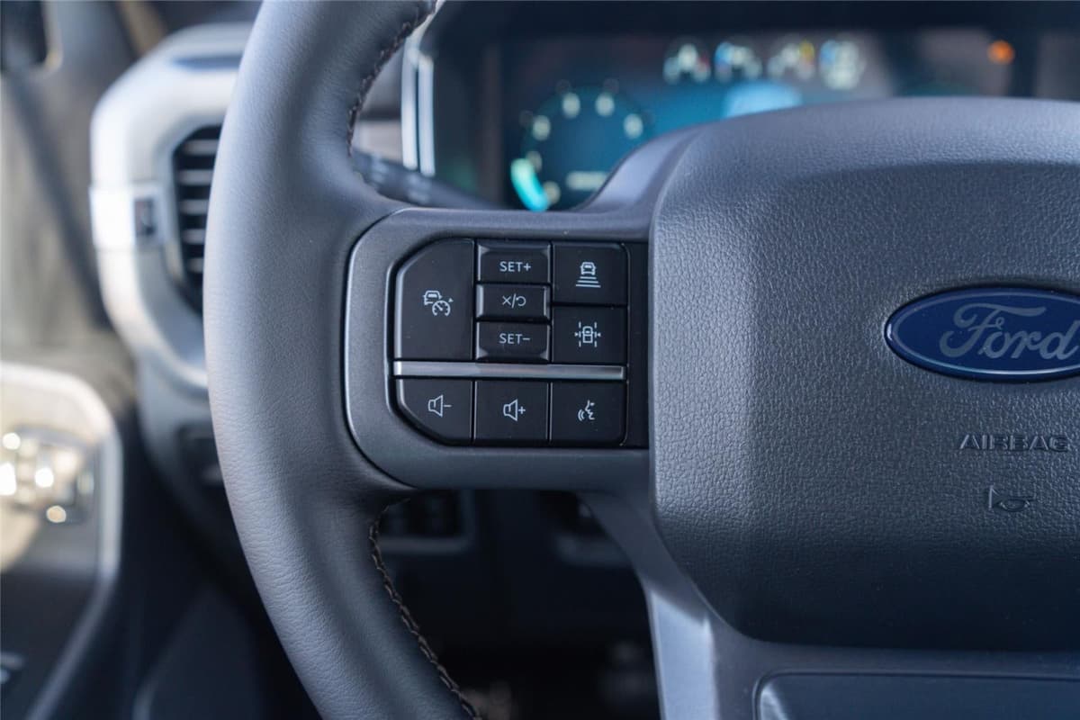 2025 Ford F-150 - Image 13