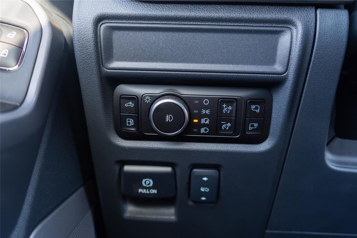 2025 Ford F-150 - Image 19