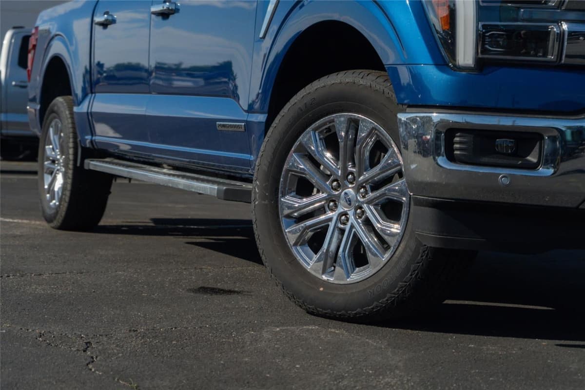 2025 Ford F-150 - Image 2