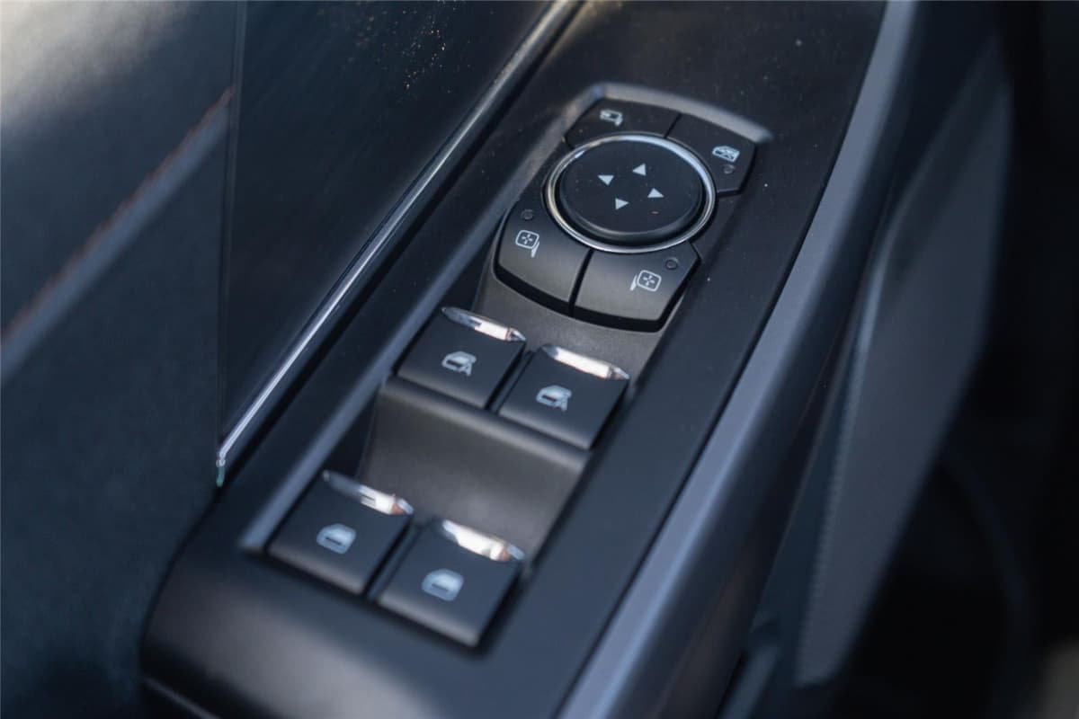 2025 Ford F-150 - Image 20