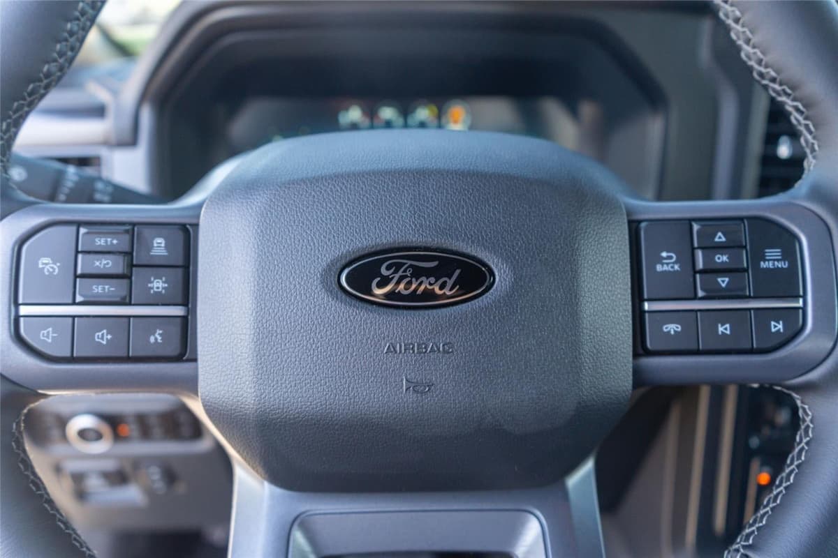 2025 Ford F-150 - Image 11