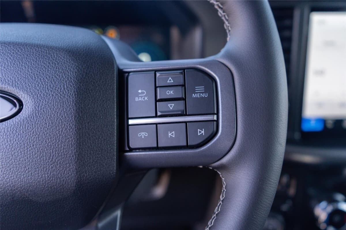 2025 Ford F-150 - Image 12