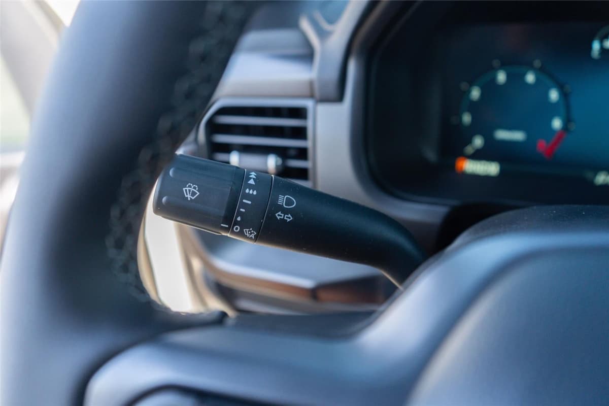 2025 Ford F-150 - Image 15