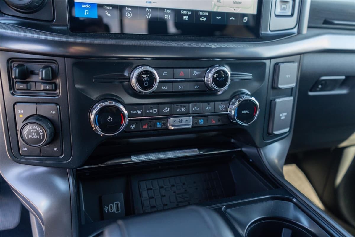 2025 Ford F-150 - Image 17