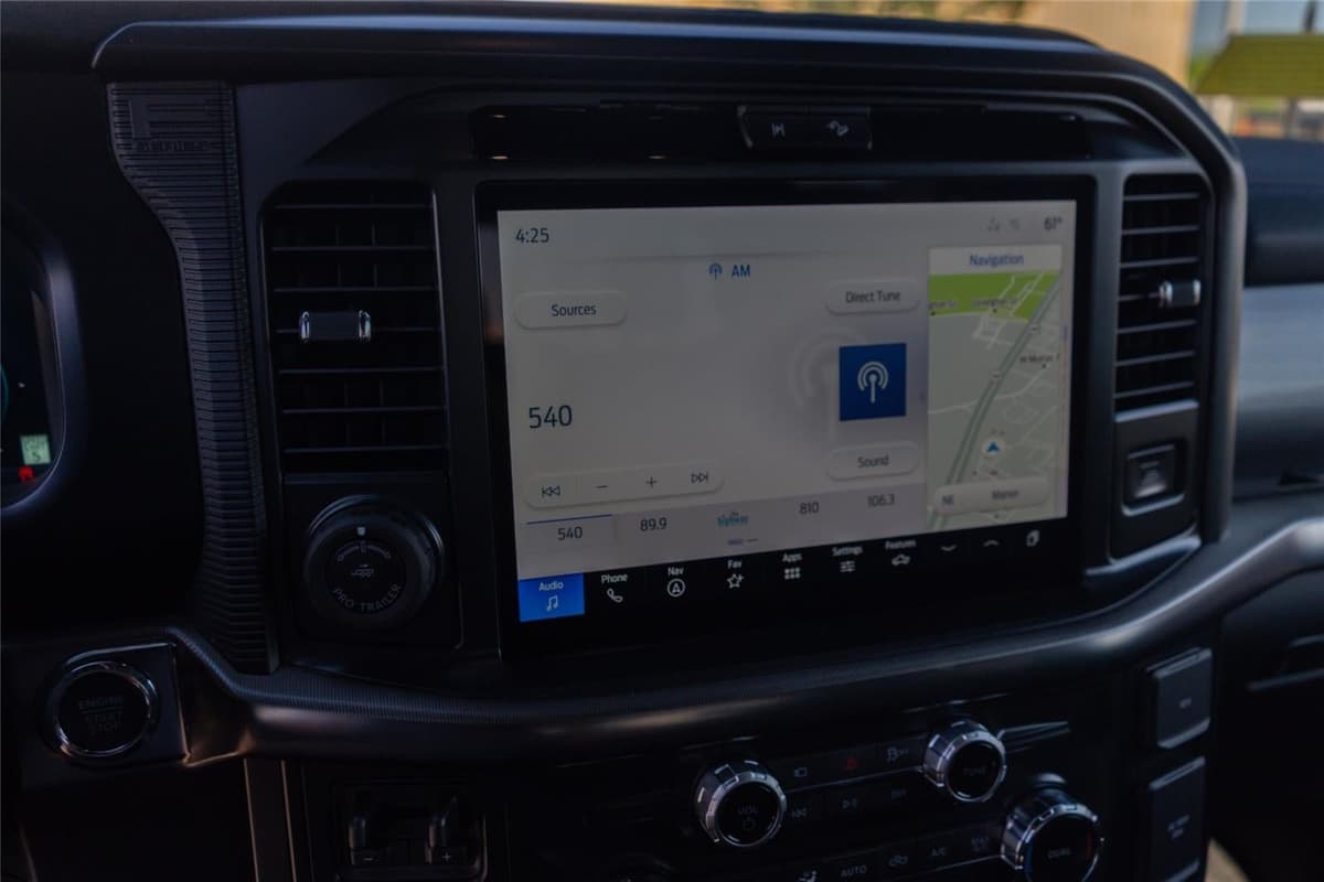 2025 Ford F-150 - Image 18