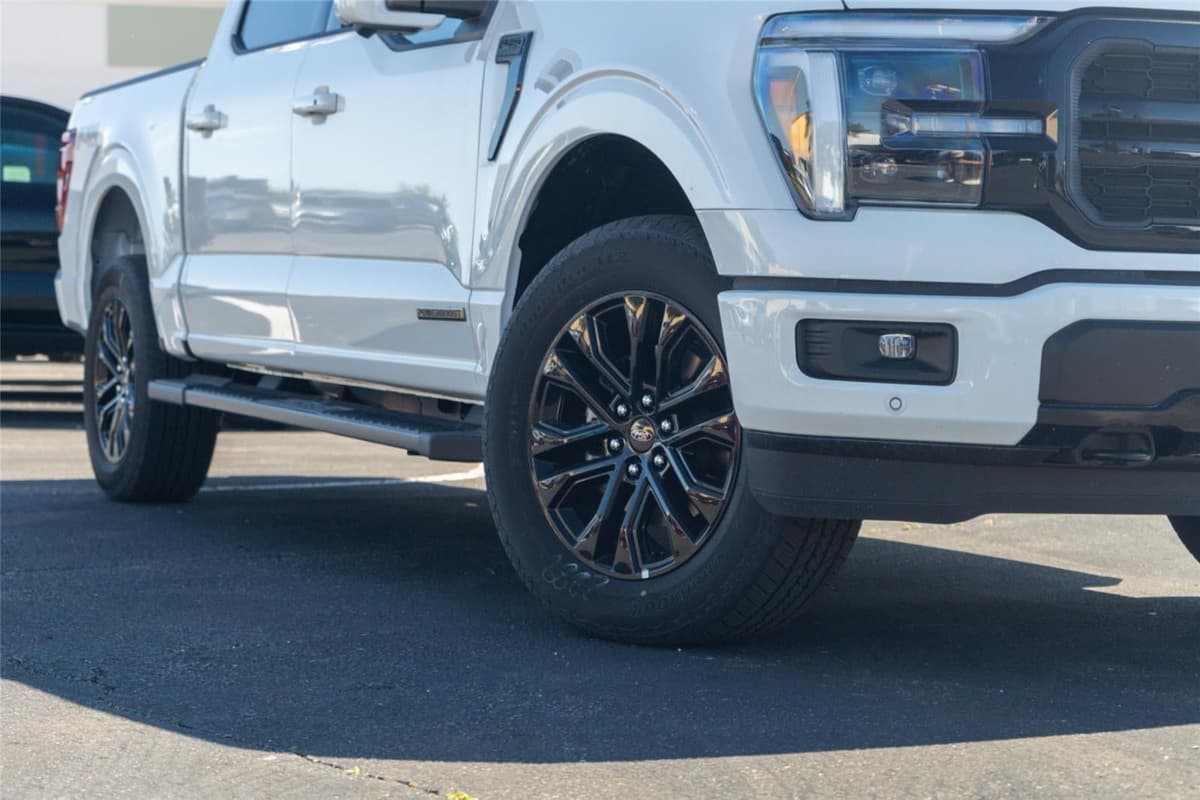 2025 Ford F-150 - Image 2