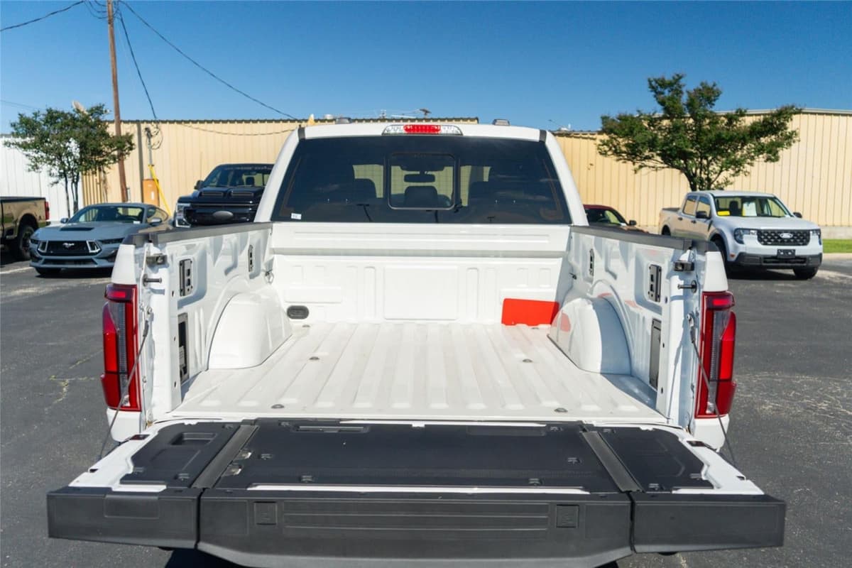 2025 Ford F-150 - Image 27