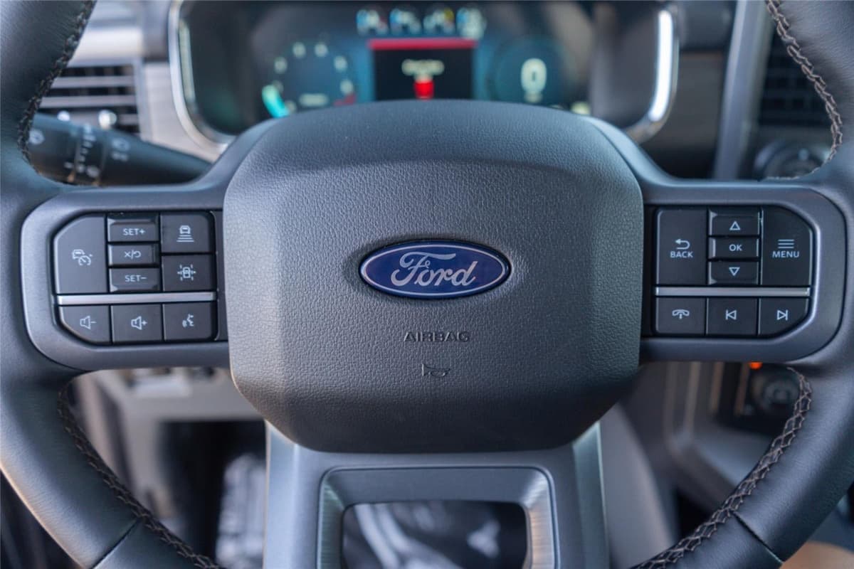 2025 Ford F-150 - Image 11