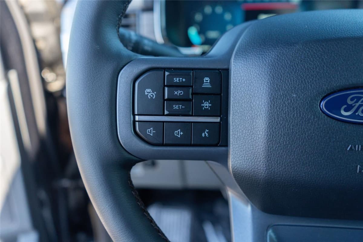 2025 Ford F-150 - Image 13