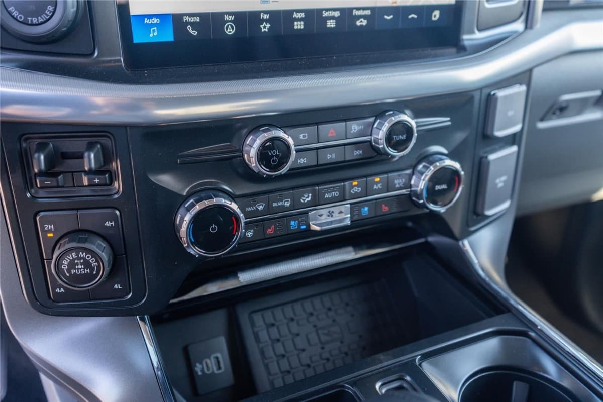 2025 Ford F-150 - Image 16