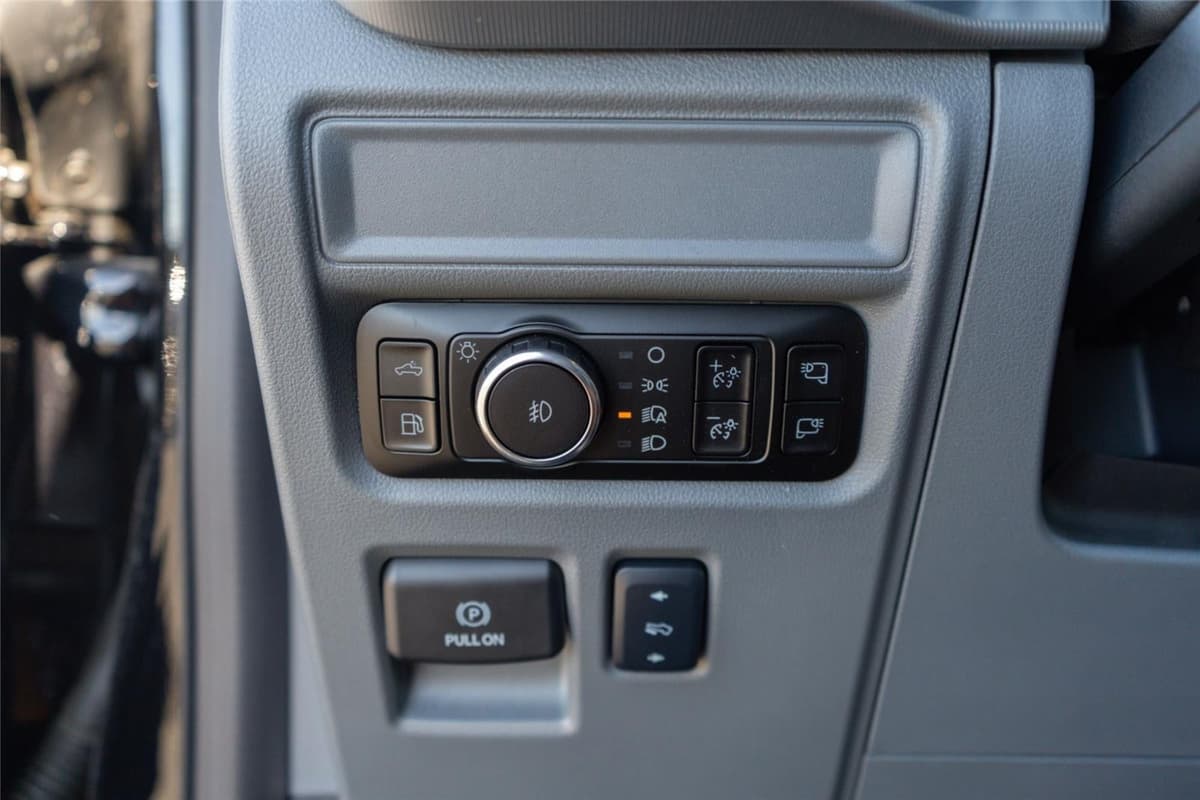 2025 Ford F-150 - Image 18