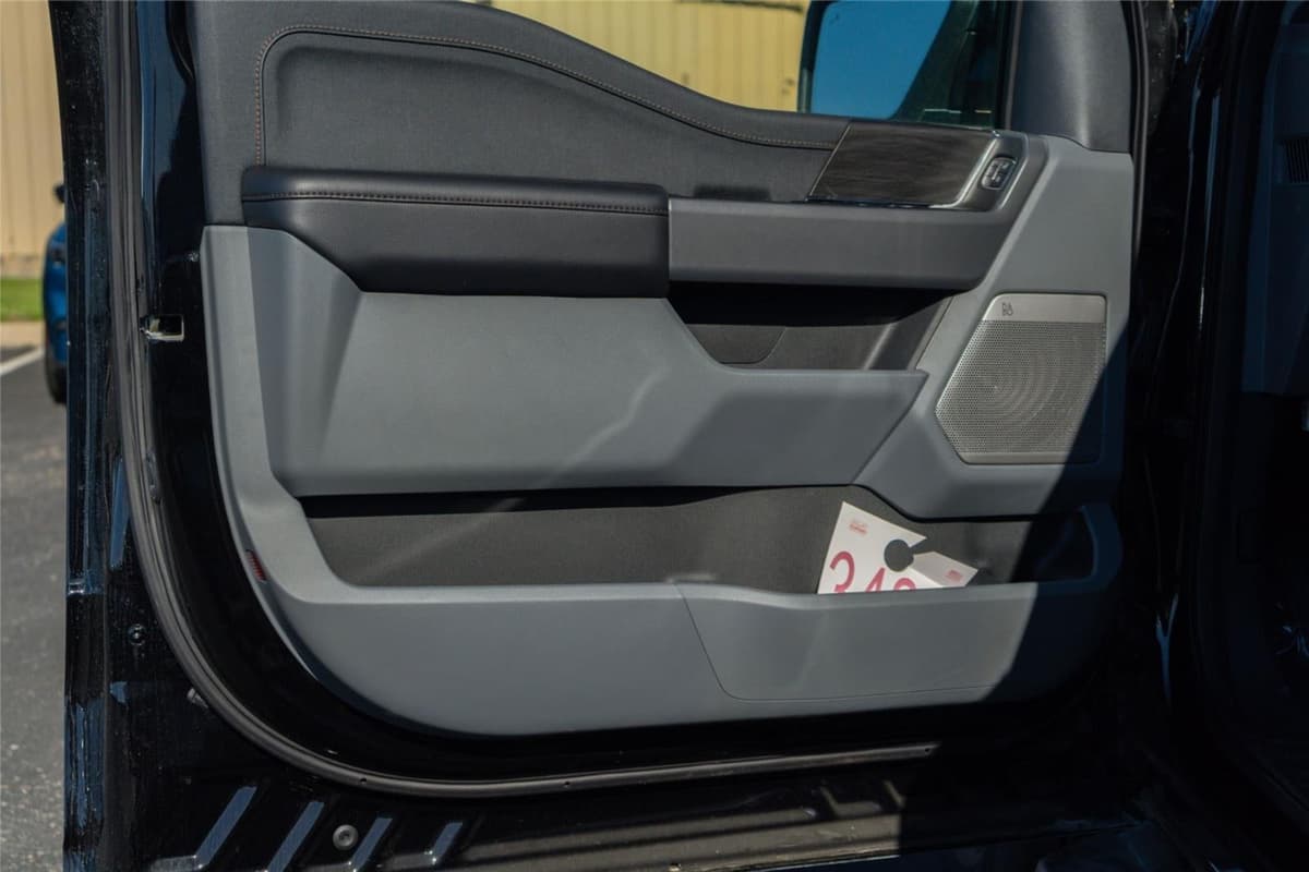 2025 Ford F-150 - Image 19