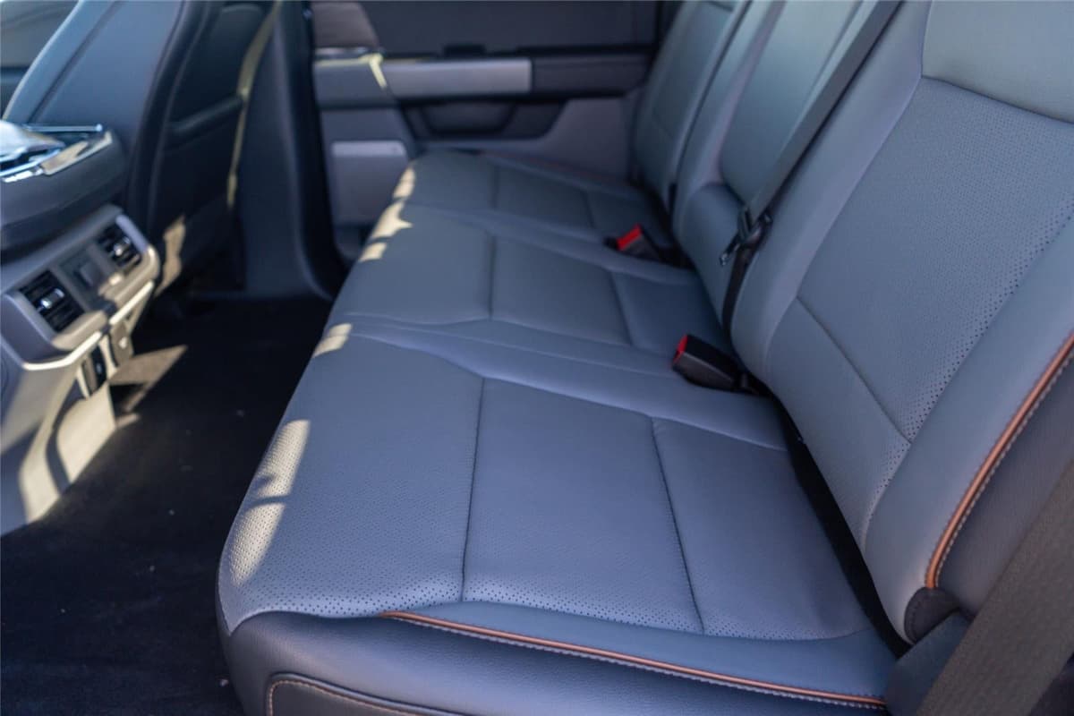 2025 Ford F-150 - Image 22