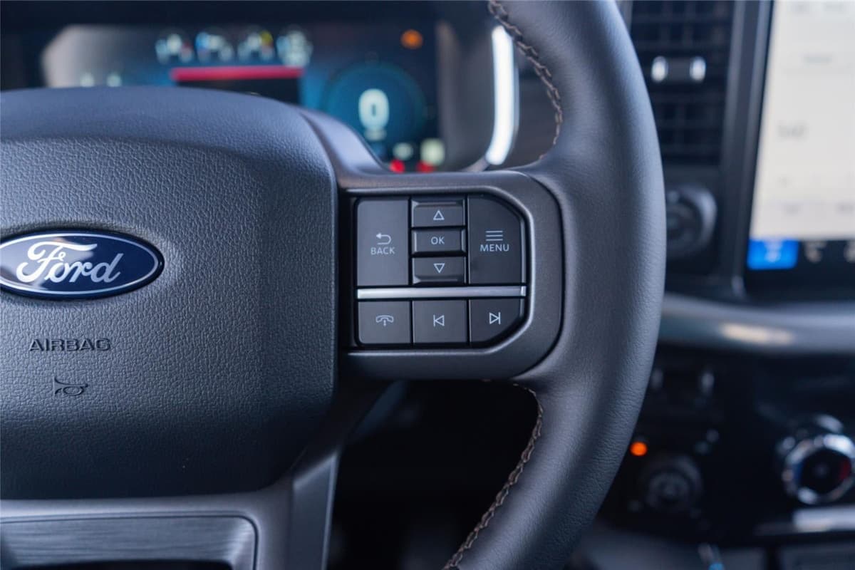 2025 Ford F-150 - Image 12