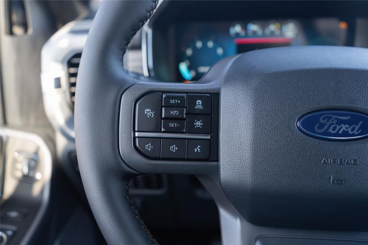 2025 Ford F-150 - Image 13