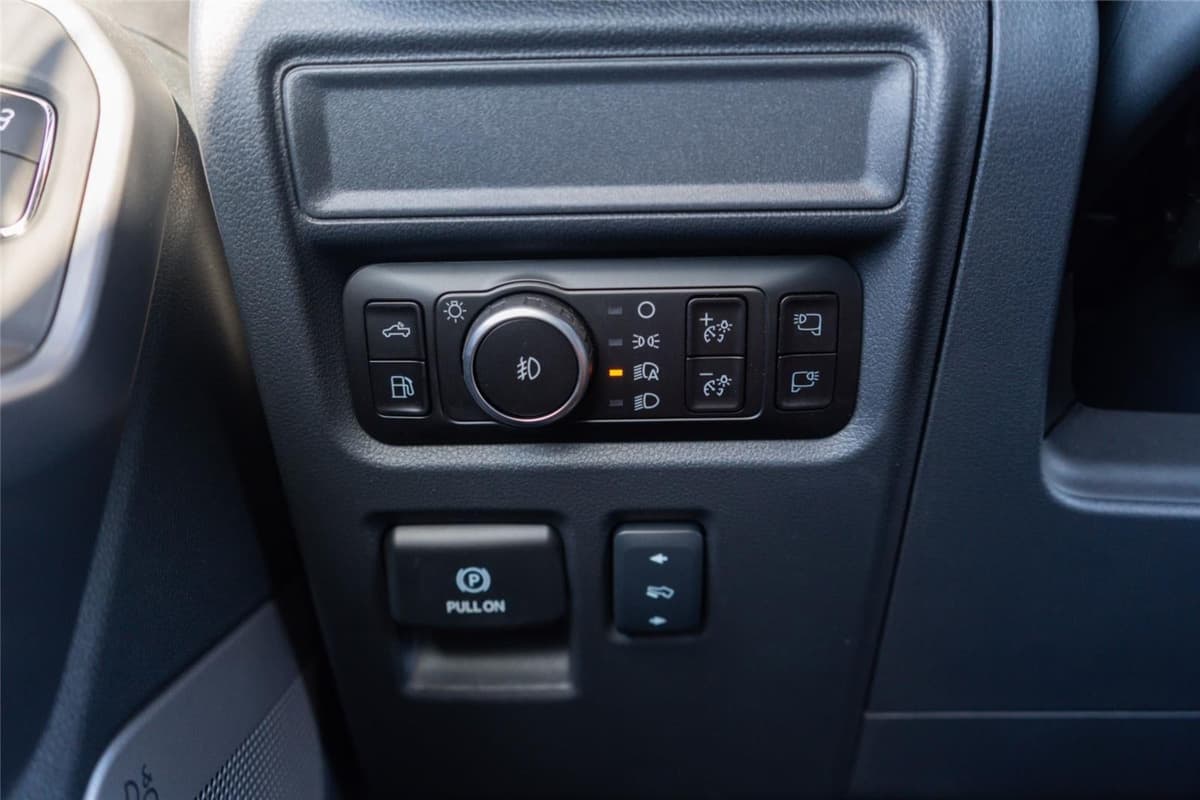 2025 Ford F-150 - Image 18