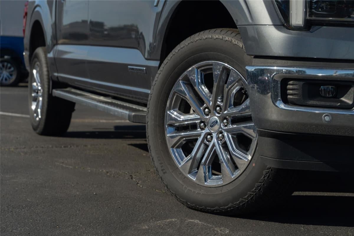 2025 Ford F-150 - Image 2