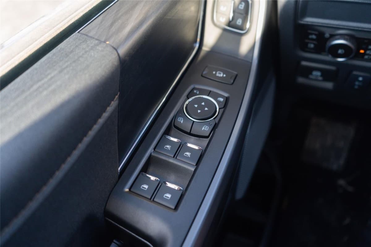 2025 Ford F-150 - Image 20