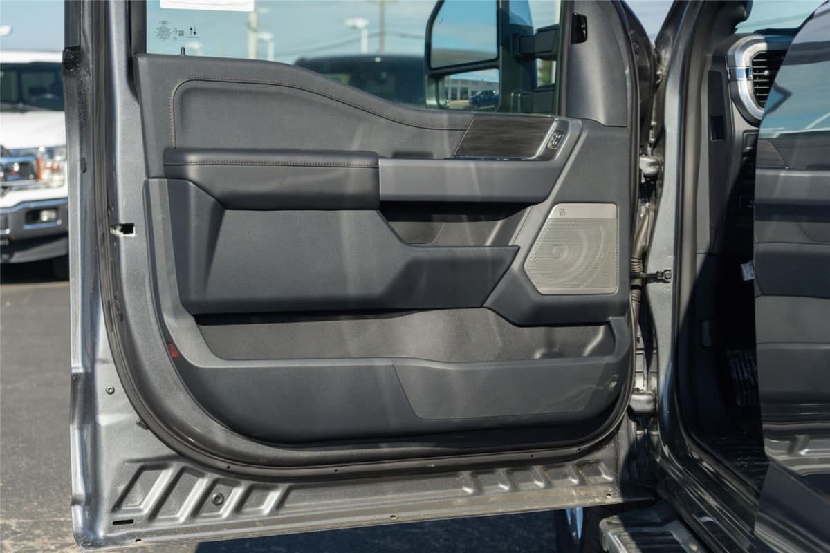 2025 Ford F-150 - Image 21