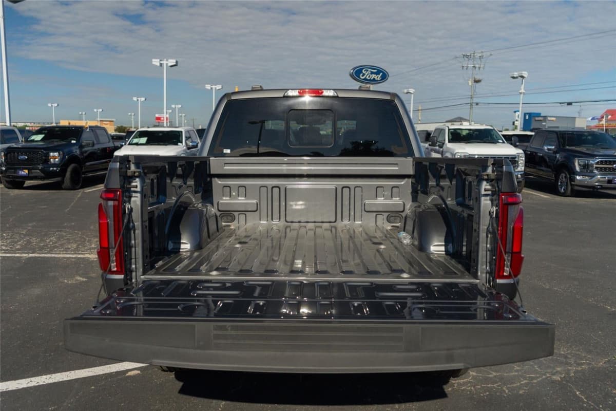2025 Ford F-150 - Image 26
