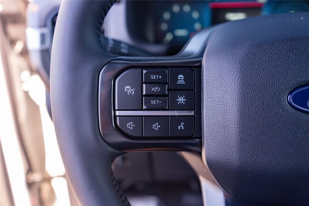 2025 Ford F-150 - Image 13