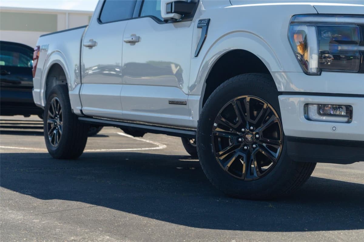 2025 Ford F-150 - Image 2