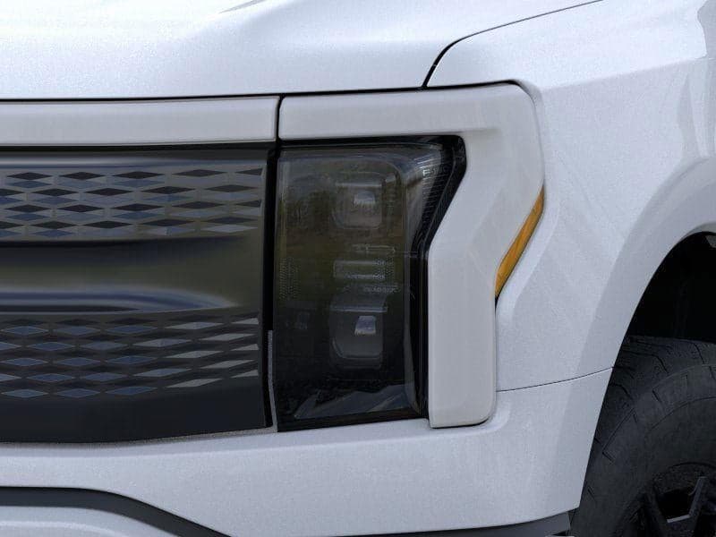 2025 Ford F-150 Lightning - Image 18