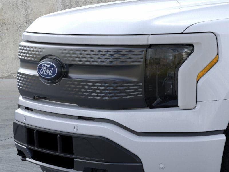 2025 Ford F-150 Lightning - Image 17
