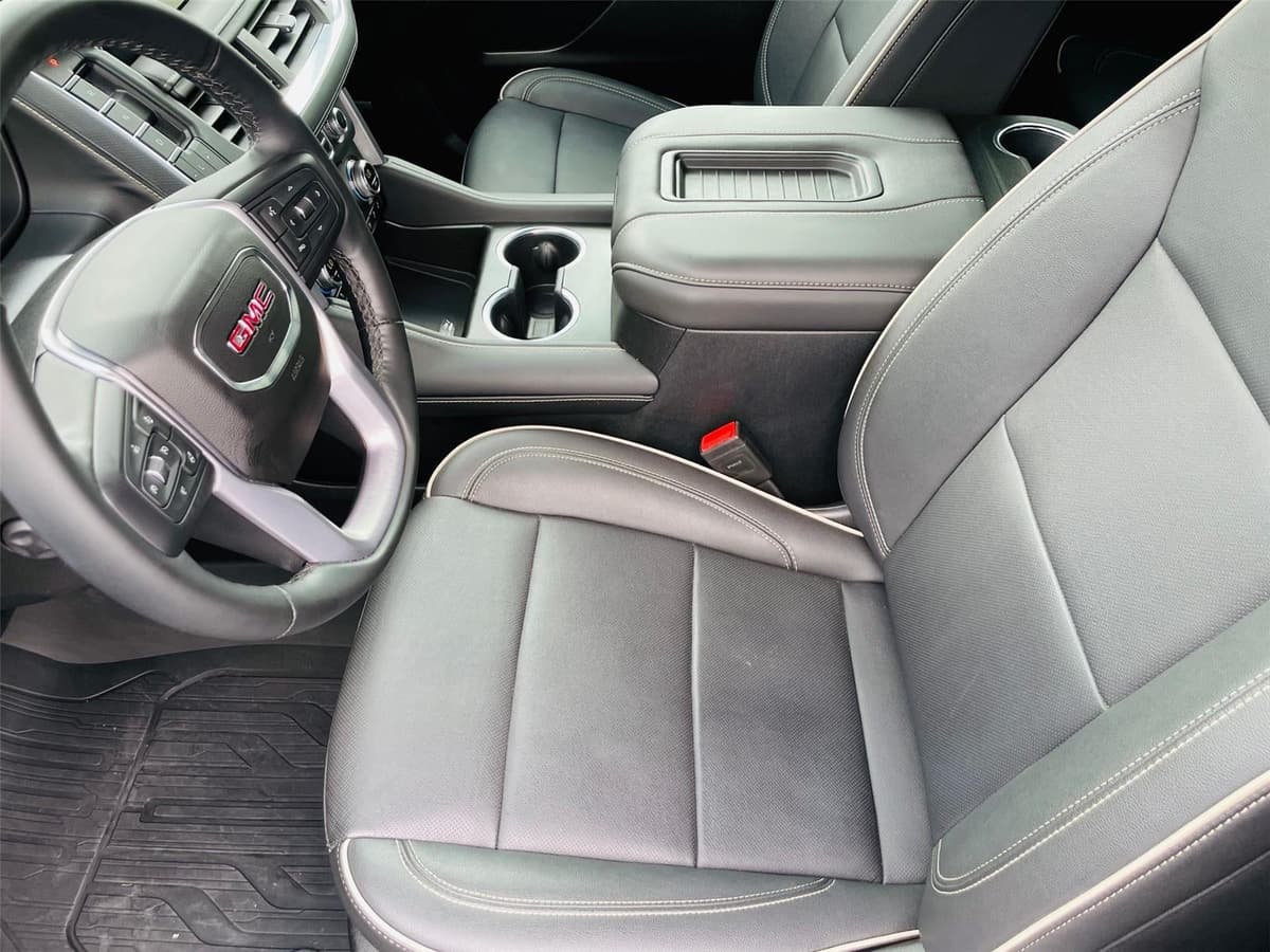 2024 GMC Yukon XL - Image 13