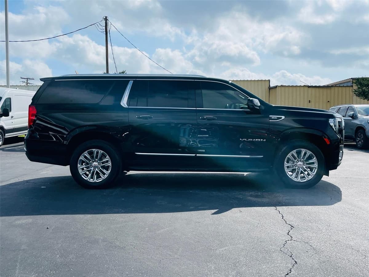 2024 GMC Yukon XL - Image 3