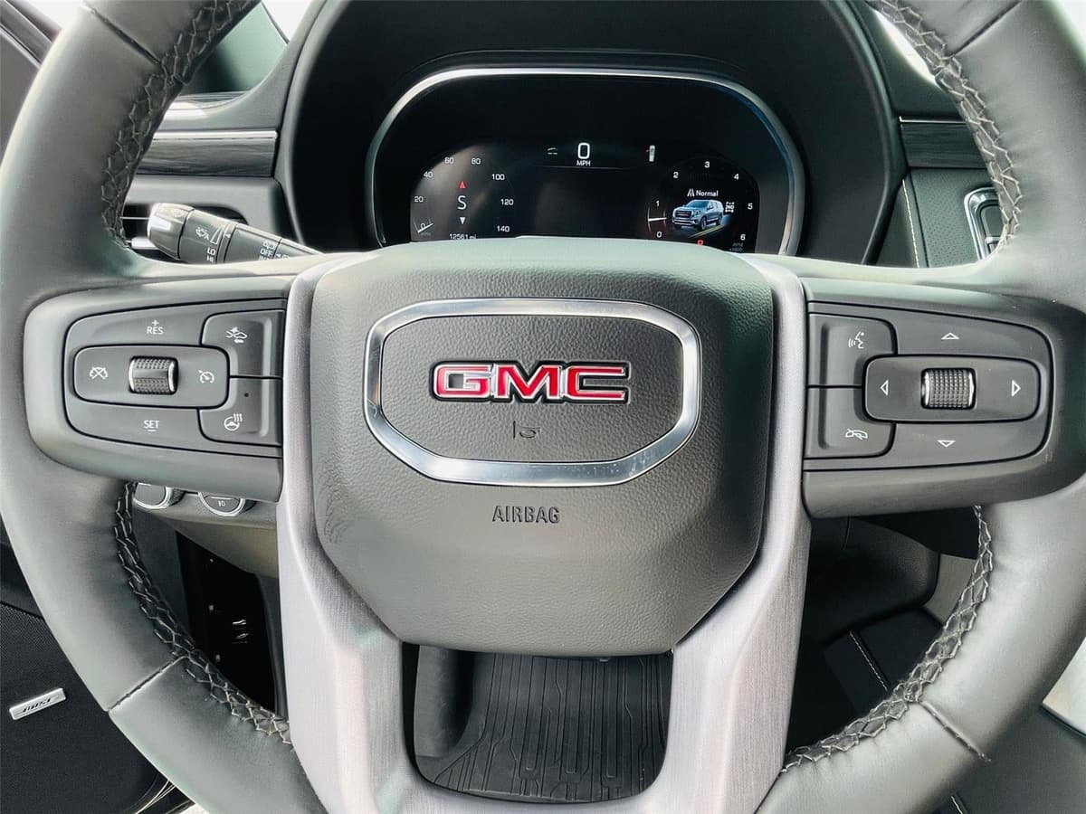 2024 GMC Yukon XL - Image 8