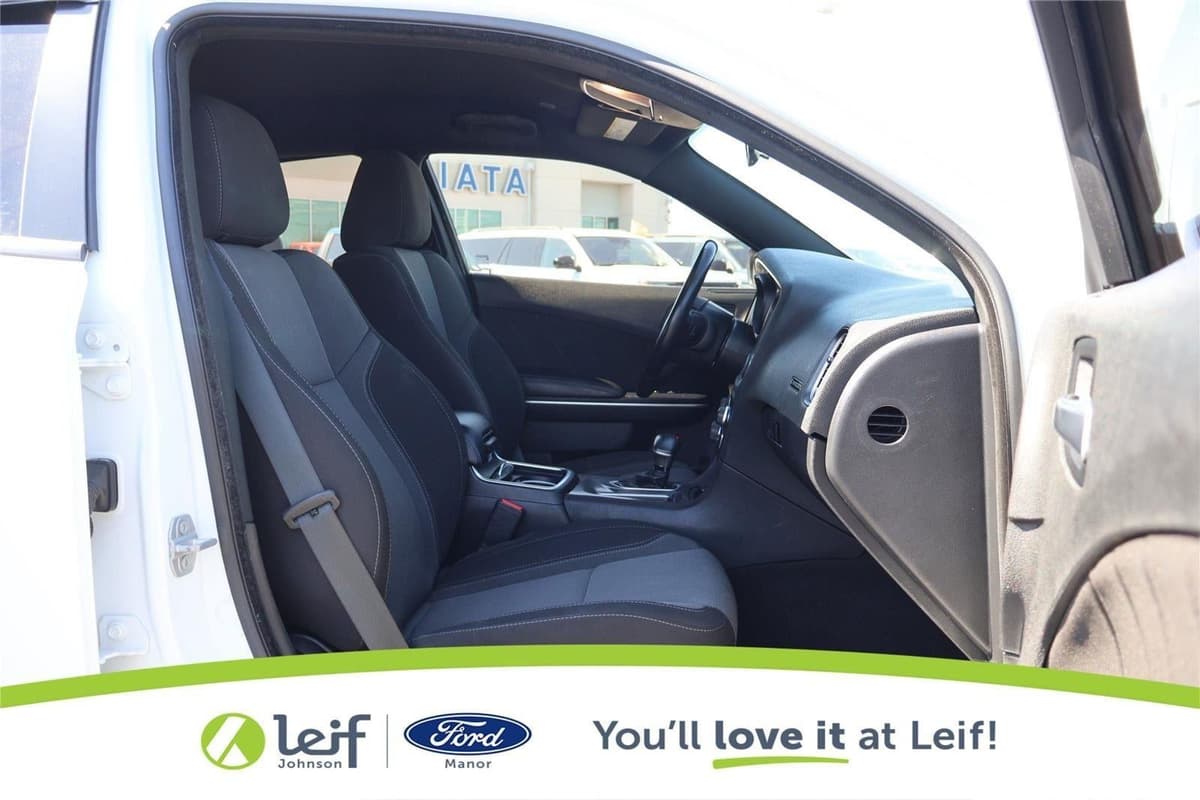 2021 Dodge Charger - Image 32