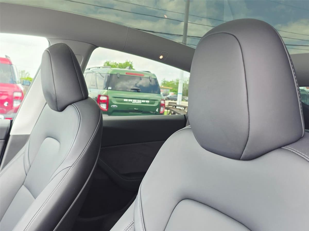 2025 Tesla Model Y - Image 12