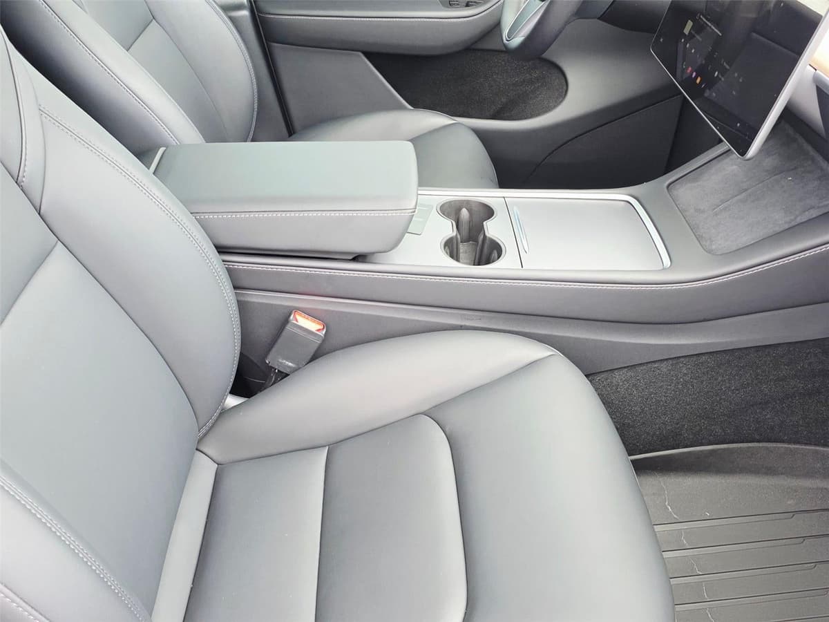 2025 Tesla Model Y - Image 19