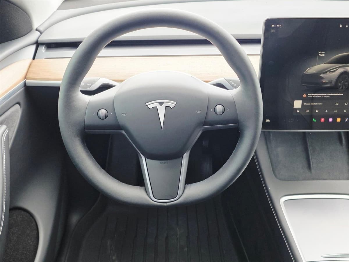2025 Tesla Model Y - Image 20