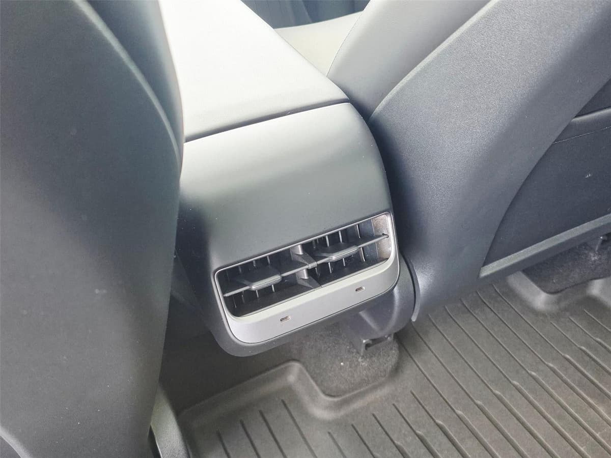 2025 Tesla Model Y - Image 21