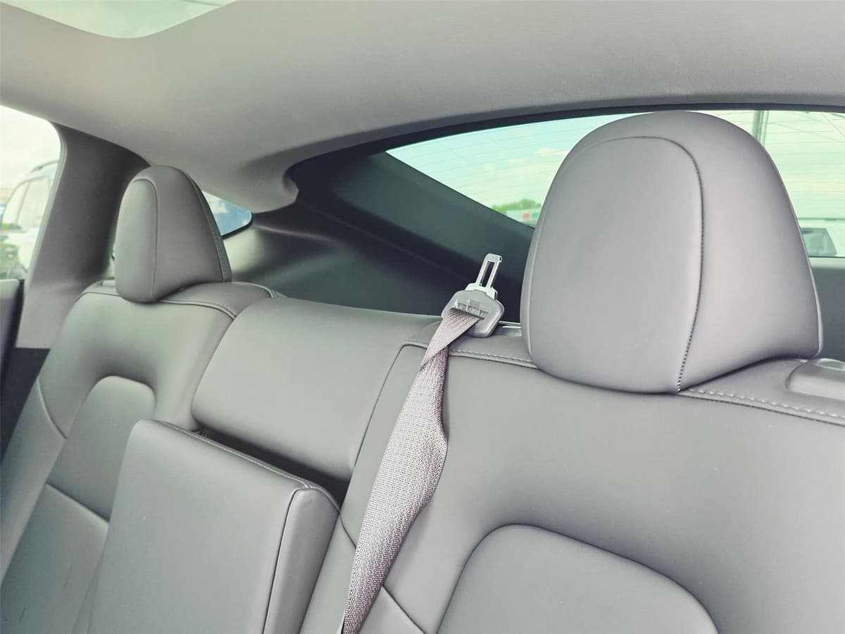 2025 Tesla Model Y - Image 24