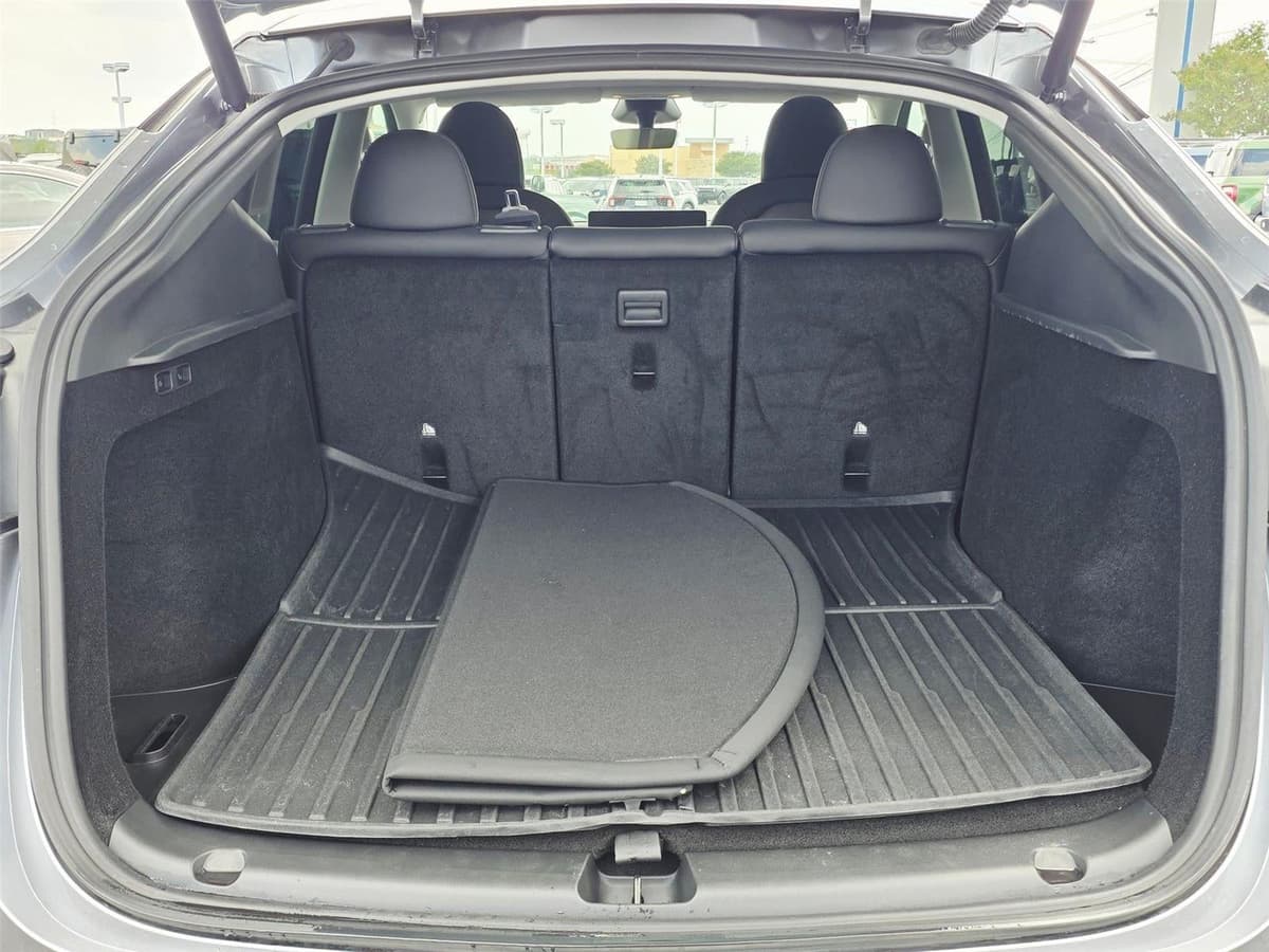 2025 Tesla Model Y - Image 26