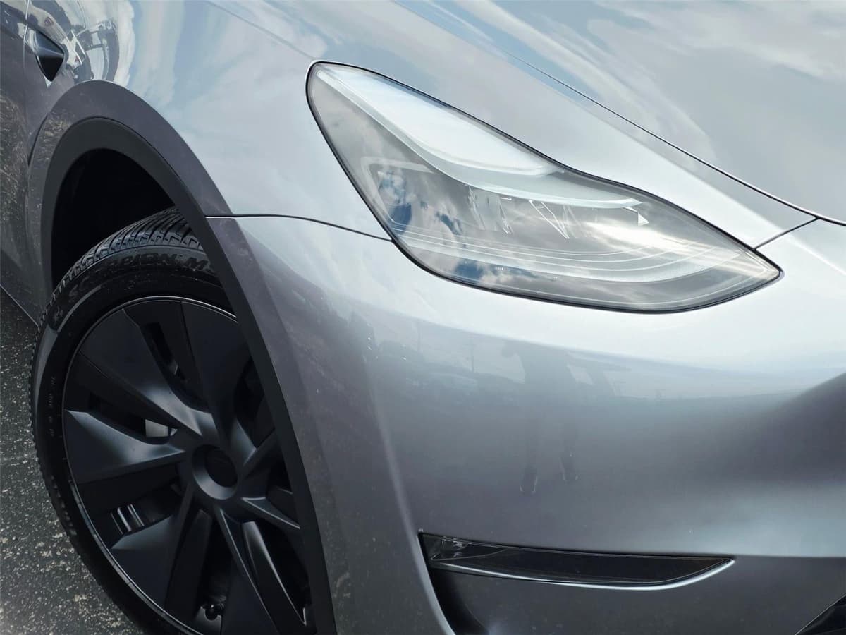 2025 Tesla Model Y - Image 3