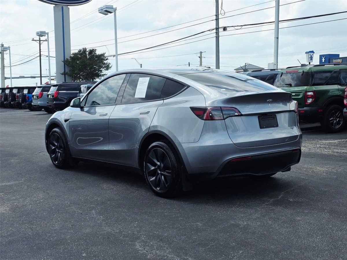 2025 Tesla Model Y - Image 6
