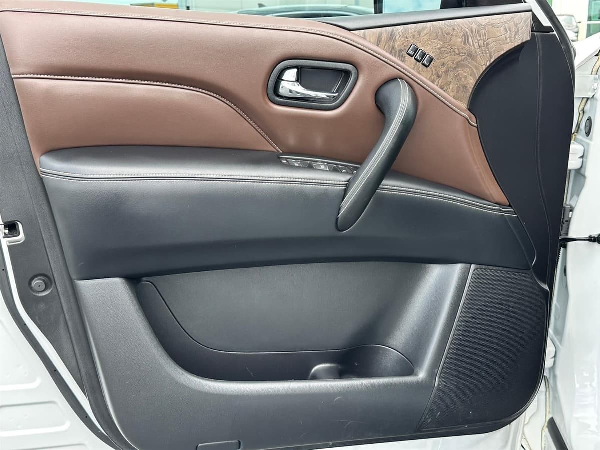 2023 INFINITI QX80 - Image 10