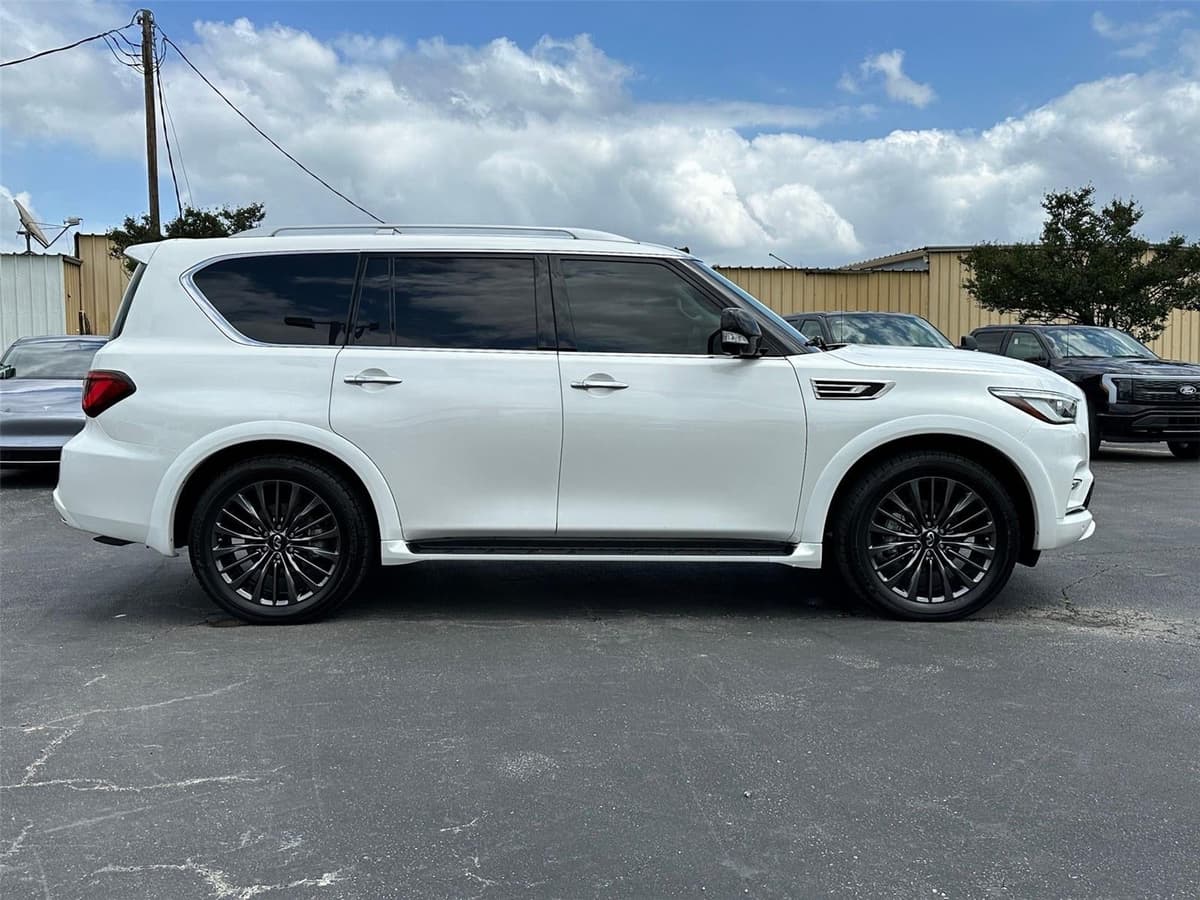 2023 INFINITI QX80 - Image 3