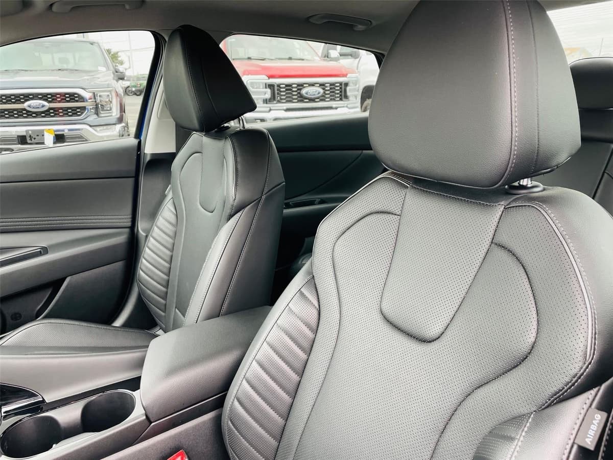 2025 Hyundai Elantra - Image 10