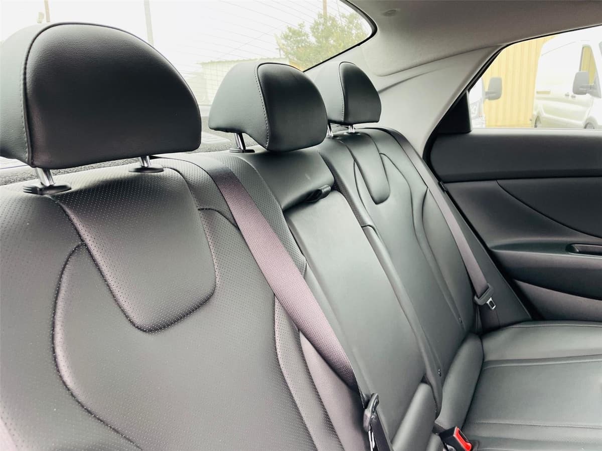 2025 Hyundai Elantra - Image 25