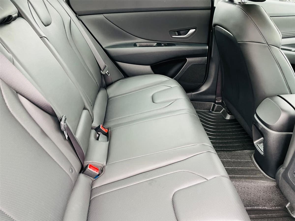2025 Hyundai Elantra - Image 26