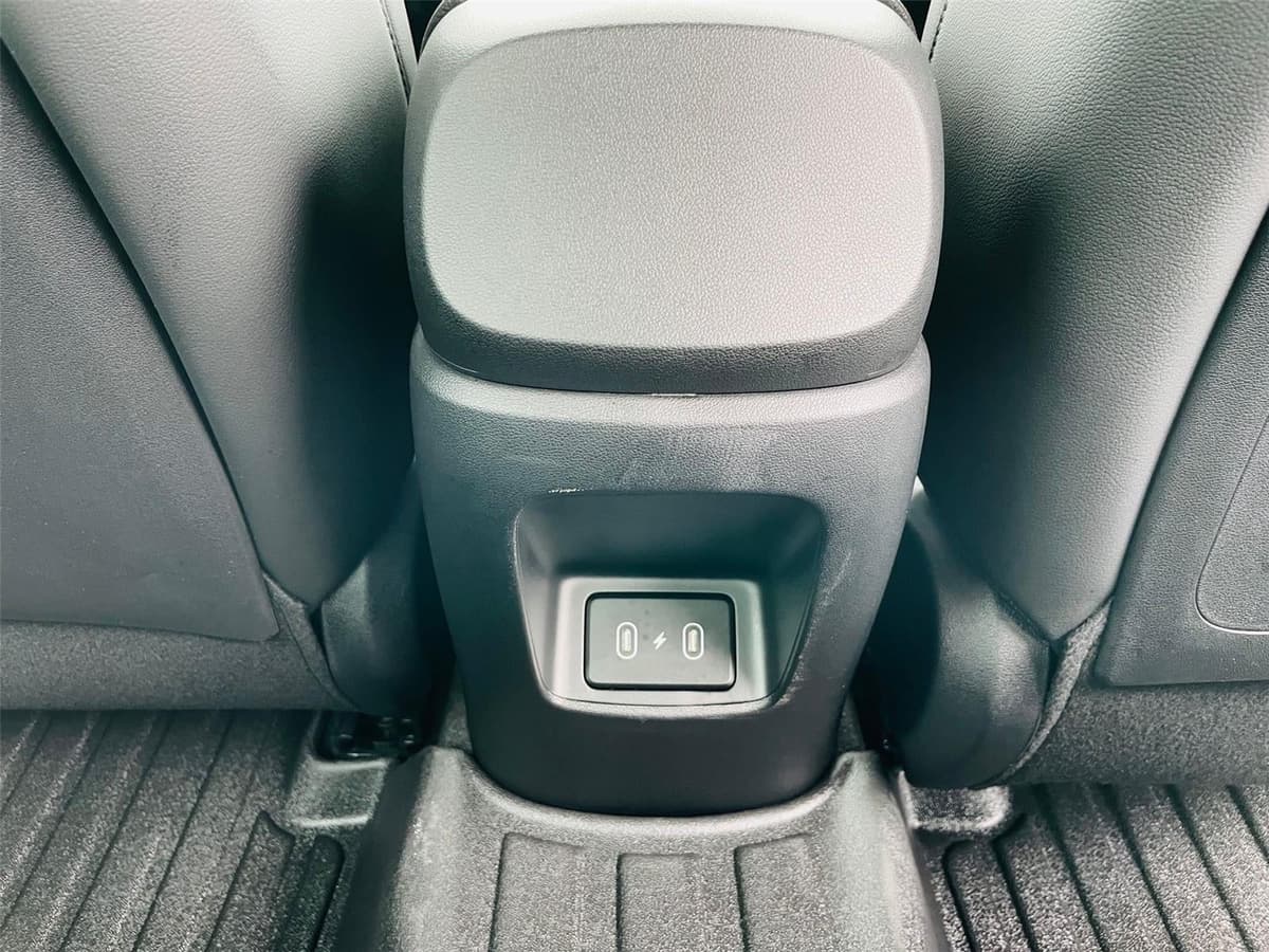 2025 Hyundai Elantra - Image 28