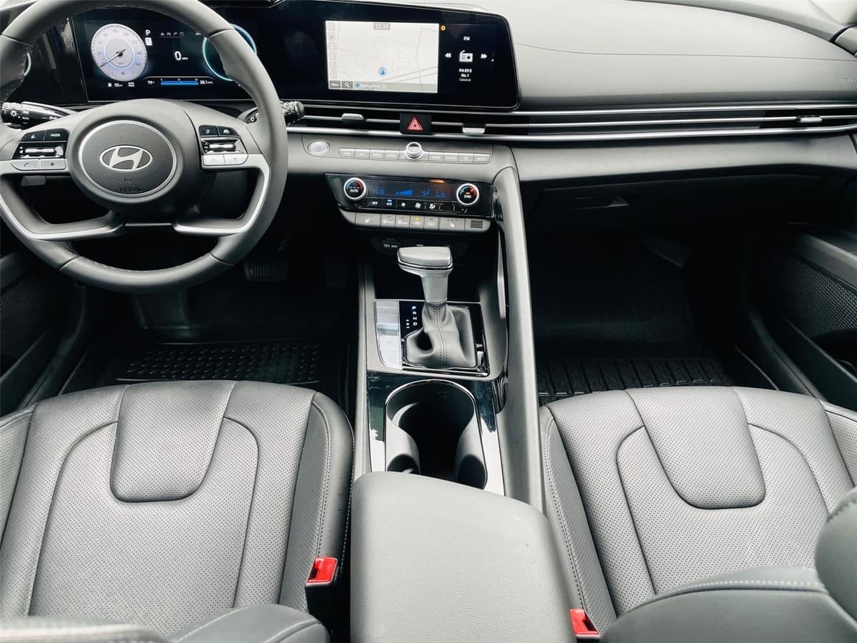 2025 Hyundai Elantra - Image 29