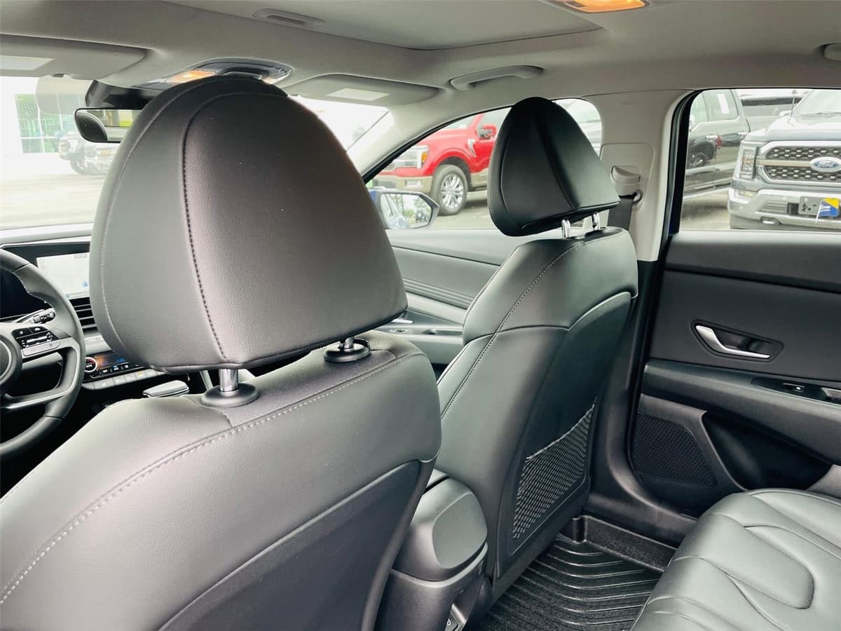 2025 Hyundai Elantra - Image 35