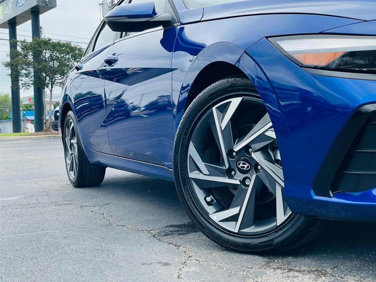 2025 Hyundai Elantra - Image 38